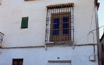 Detalle de la fachada antes de la restauración (PE)