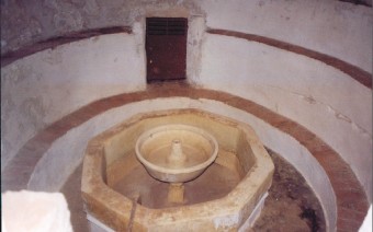 Posibles baños en los sótanos del convento (PE)
