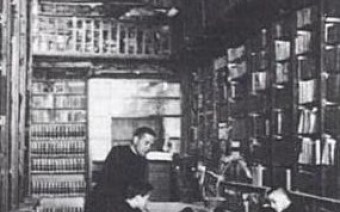 Foto antigua de la biblioteca