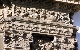 Detalle de la decoración de la fachada principal (JmGM)