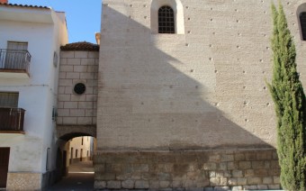 Arco e iglesia de San Miguel (IS)