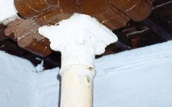 Detalle de columna y zapatas en el patio (PE)