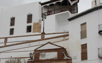 Caño de Santiago con el palacio de Peñaflor al fondo (MR)